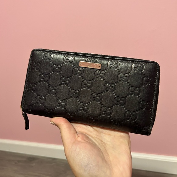 Gucci Handbags - Gucci Wallet